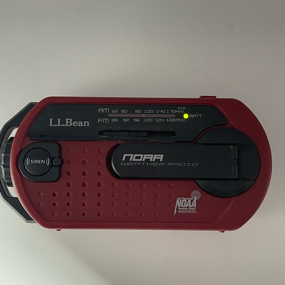 L.L.Bean National Weather Emergency Radio NOAA All Hazards Red Siren Flashlight - Picture 1 of 12